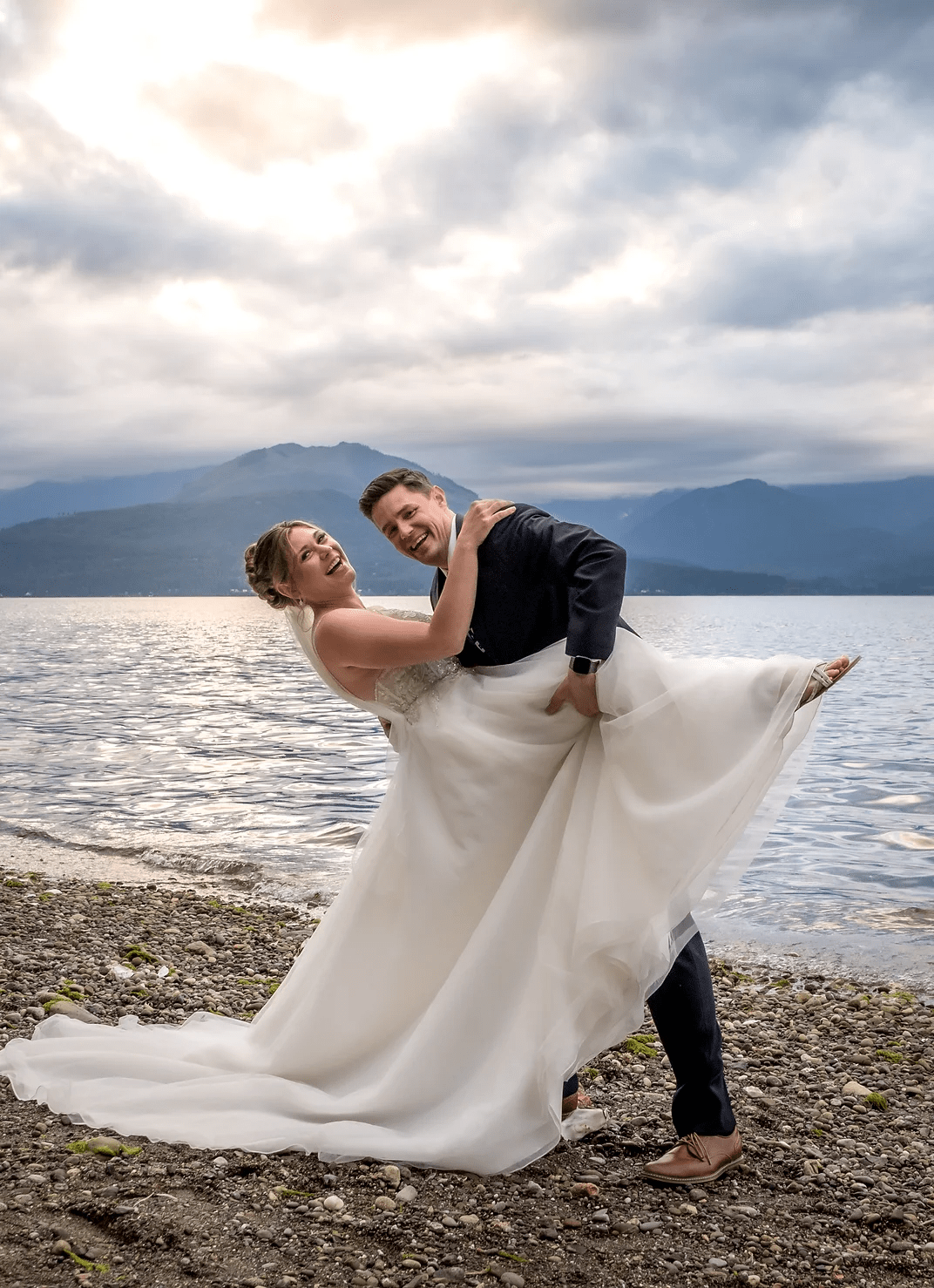 3 Birds Caravan - Mobile Bridal Suite - Bride Getting Ready-min