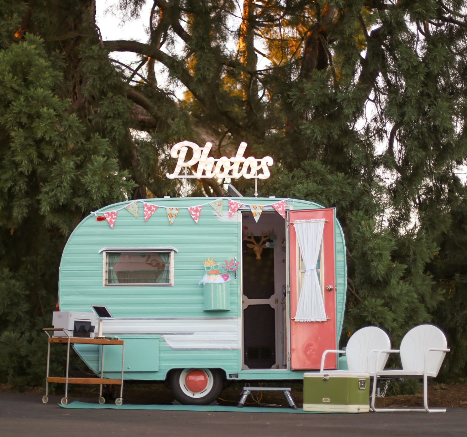 3 Birds Caravan - Mobile Bridal Suite - Bride Getting Ready-min