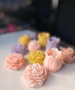 Starlight Candles - PNW Weddings - Candles Tablescapes - Garden Oregon Washington Idaho - Peach Rose Tulip Blush Lilac Yellow Beeswax Candle Blossom Wick Flame-min
