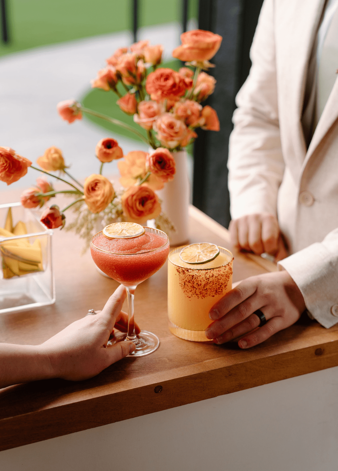 PNW Weddings - Sip and Social - Mobile Cart Serving Signature Cocktails In Portland-min